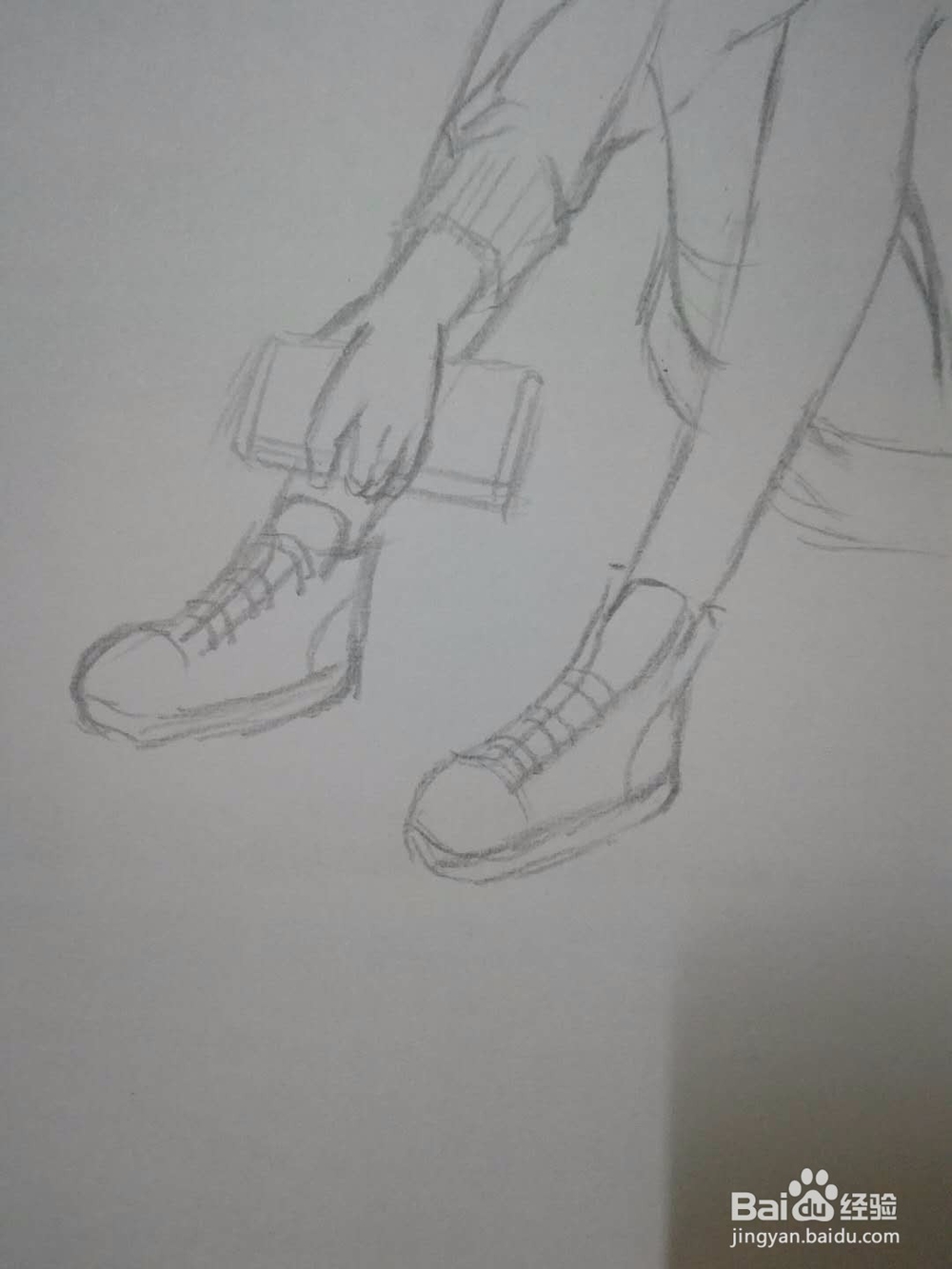 怎么起稿绘制一个蹲坐着的动漫人物