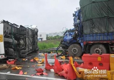 开车在外如何正确处理突发事故