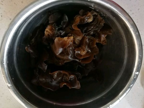 爽口黄瓜拌木耳