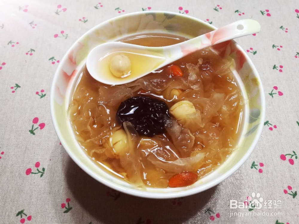 苗府滋补银耳莲子羹的做法