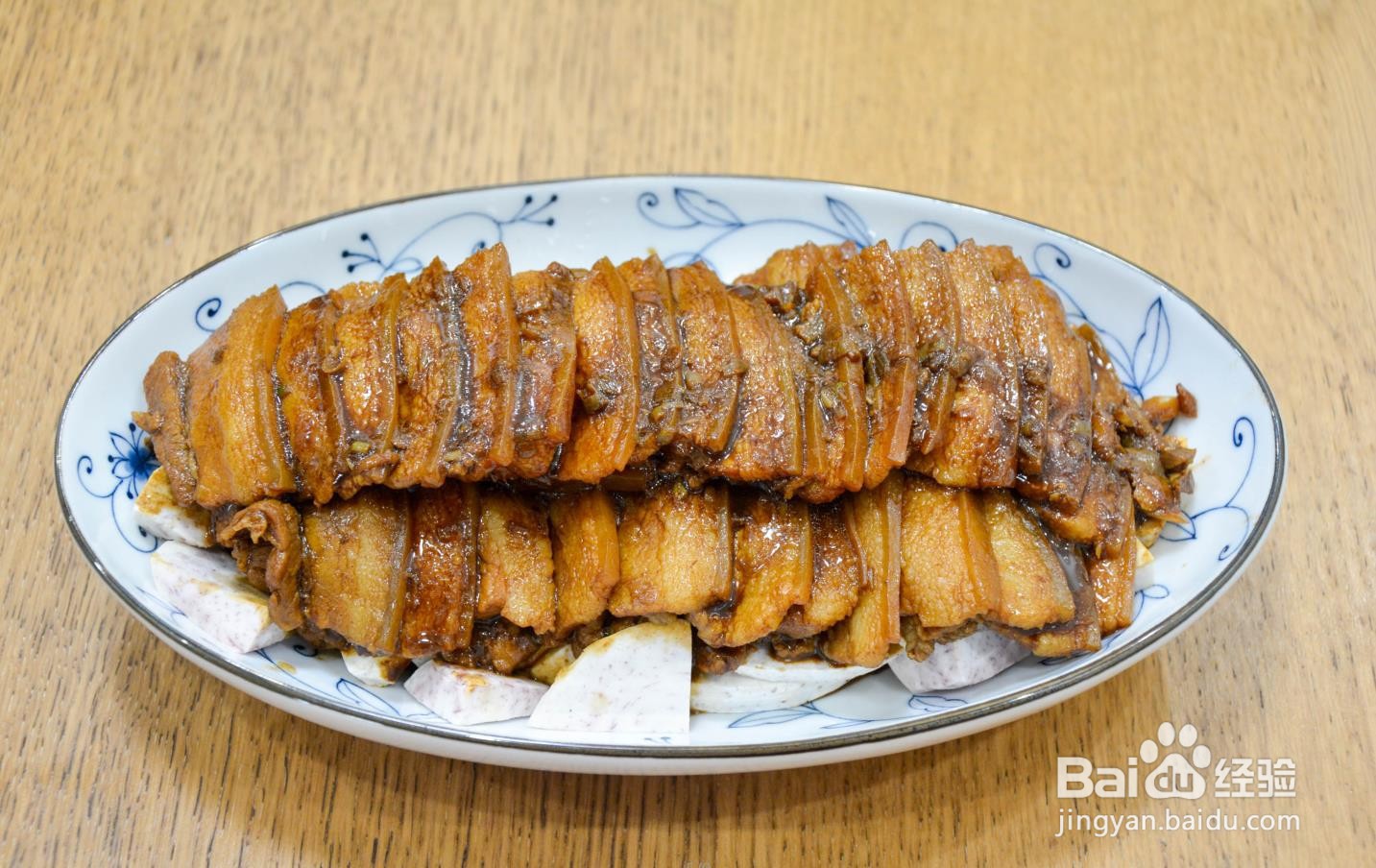 五花肉蒸芋头的做法