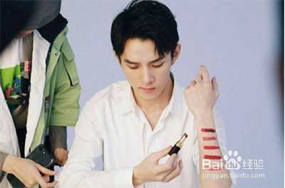 李佳琦是怎么火起来的