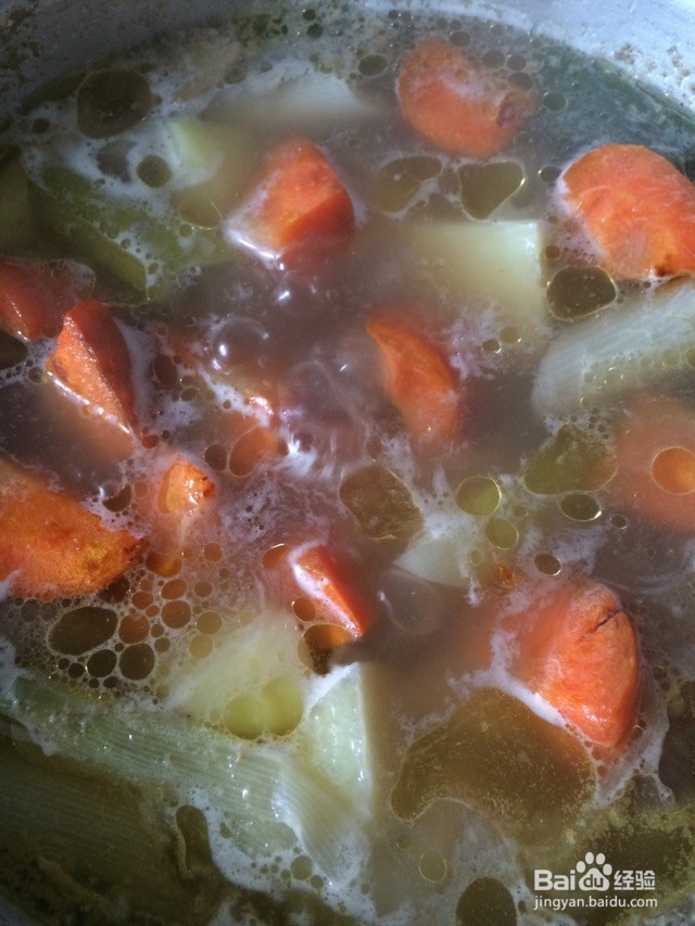 牛尾杂蔬汤的做法