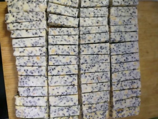 黑芝麻花生牛轧糖