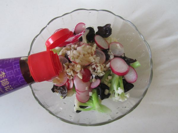 木耳樱桃萝卜拌花菜