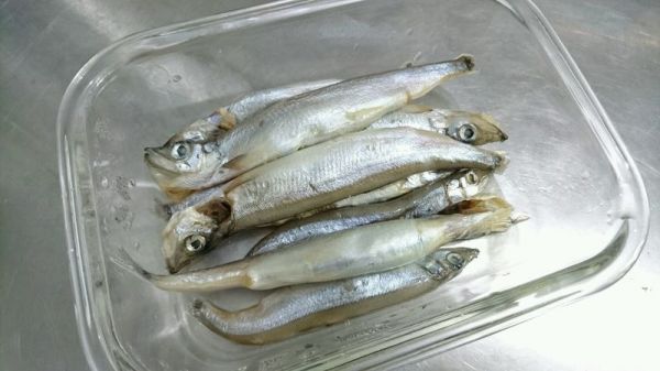 百里香煎多春鱼