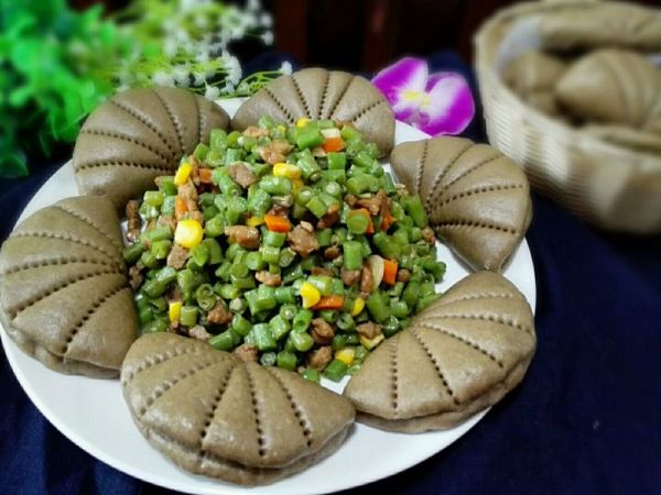 荞麦面荷叶夹饼配豆角肉丁