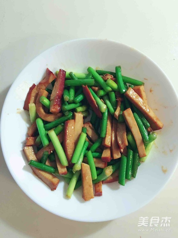 蒜苔炒素鸡的做法