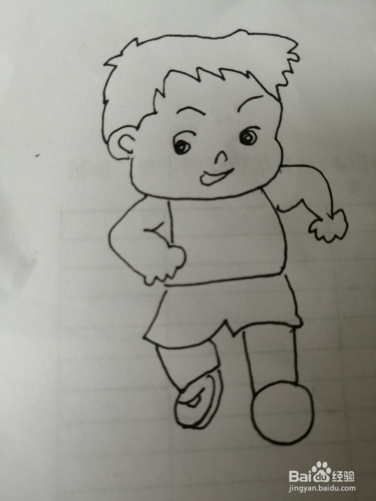 踢足球的小孩怎么画