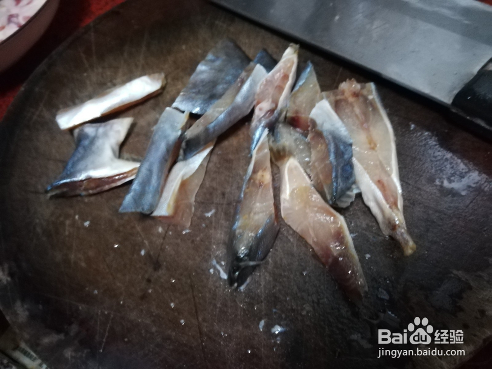 五花肉蒸鱼干的做法