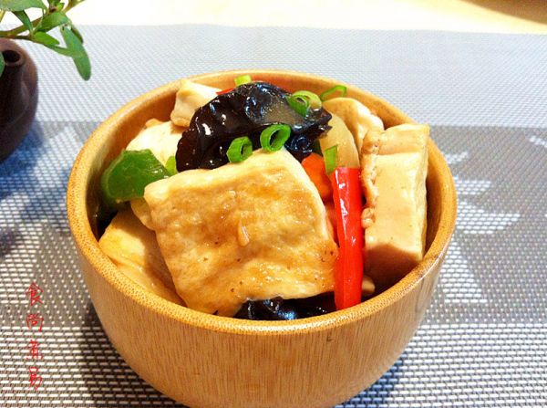 木耳辣椒烧豆腐
