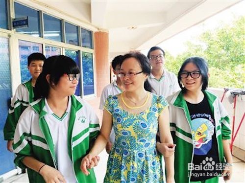 学生对老师敬而远之怎么办