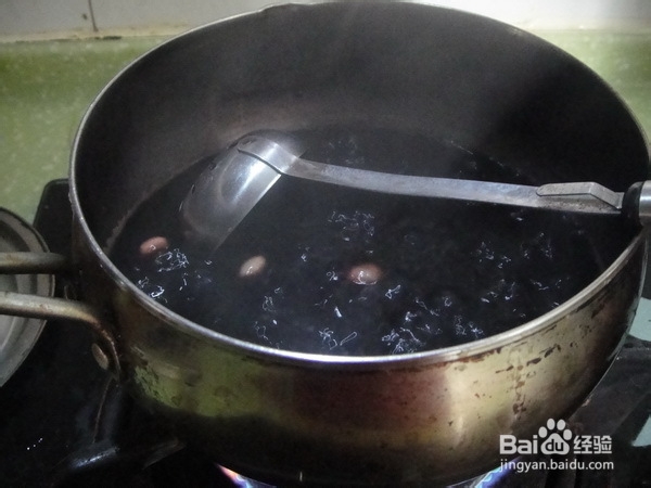 养颜补血美食——黑米粥