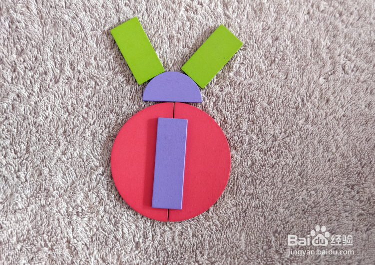 用蒙氏积木怎样拼一只小瓢虫呢?