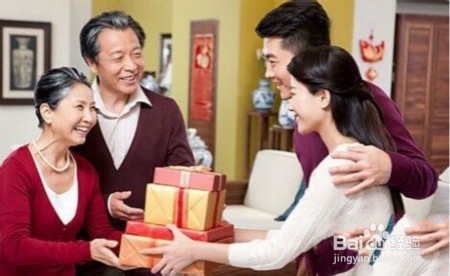 第一次见男方妈妈送什么礼物好?