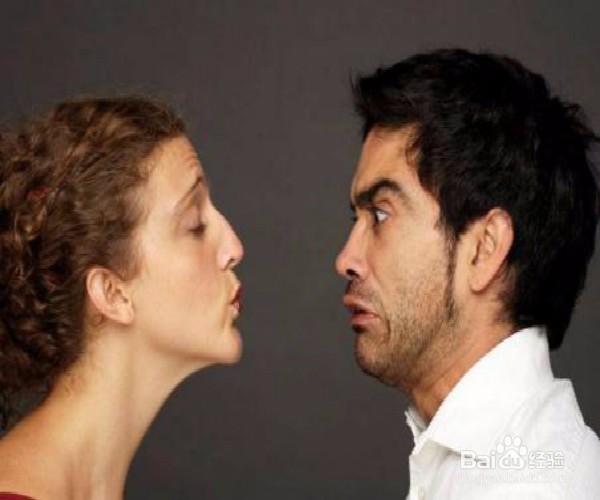 前男友经常骚扰自己该怎么办呢？