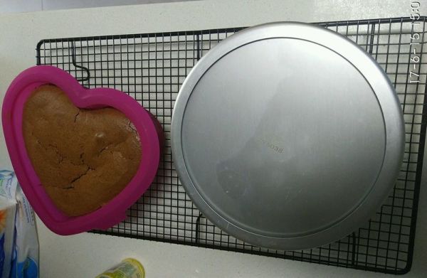 巧克力草莓裸蛋糕