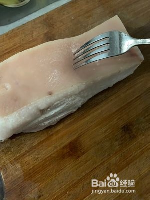 味道超级棒的脆皮五花肉