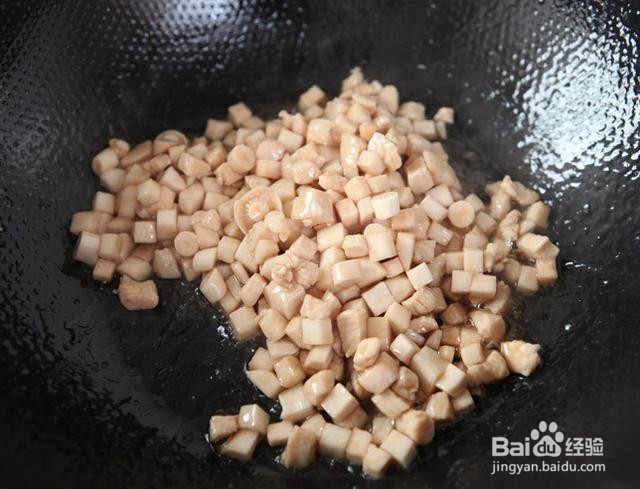 蘑菇炒鸡丁的做法
