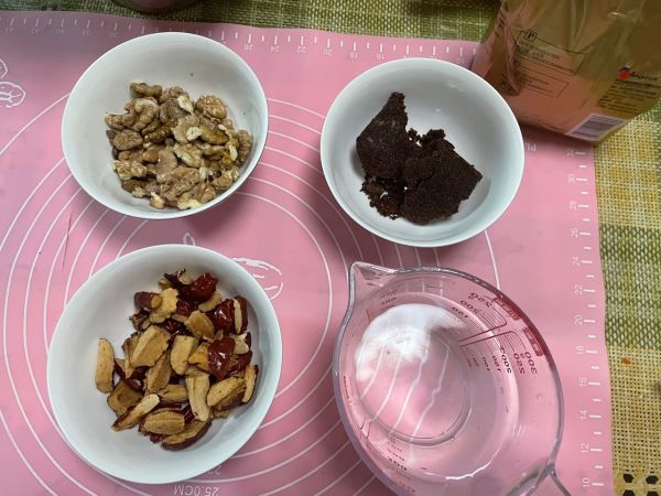 黑糖红枣核桃包