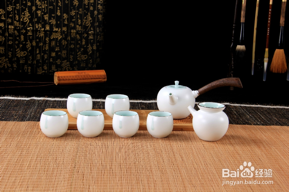 <b>鸡翅木陶瓷茶具该如何选择，购买时需要注意事项</b>