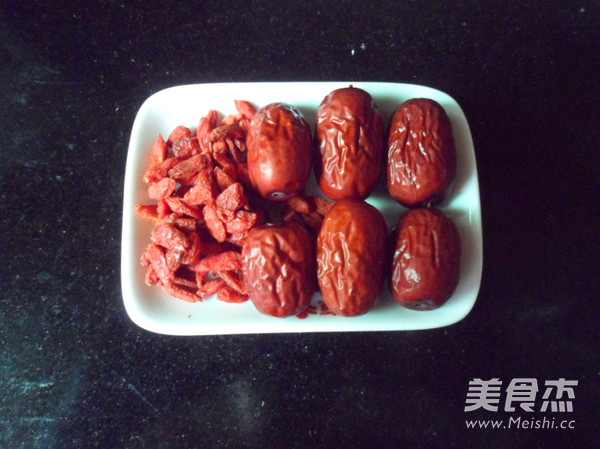 红枣枸杞银耳汤