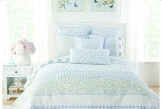 酒店客房床上用品的清洁保养注意事项: