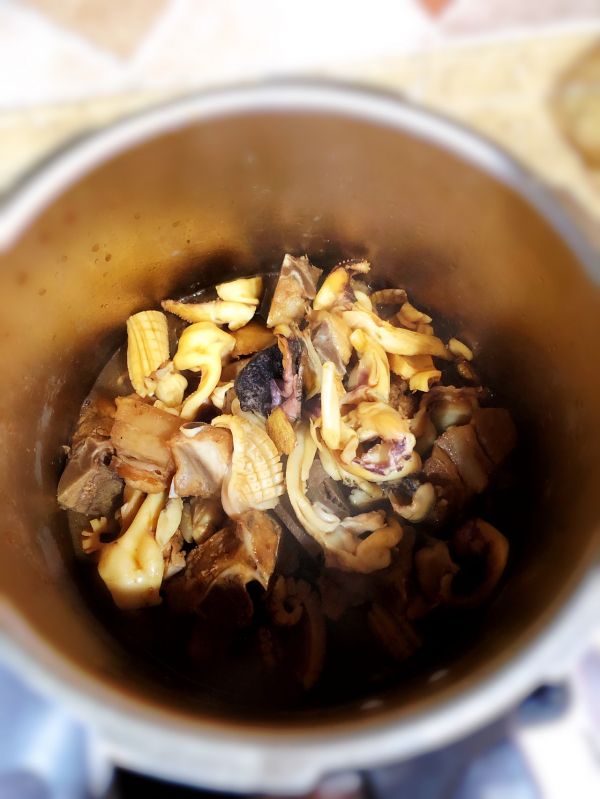 鲜墨鱼烧排骨和墨鱼干烧肉