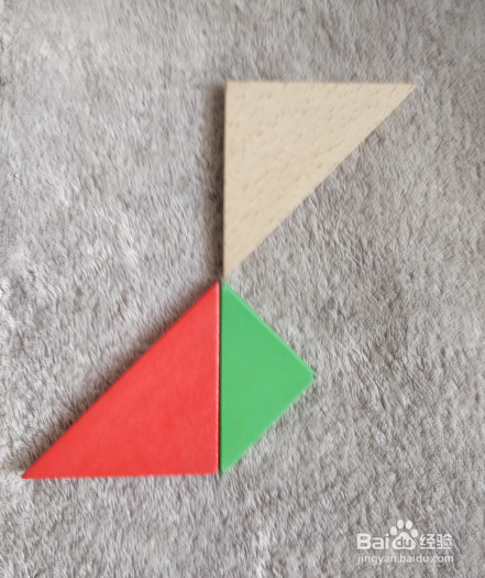 跳蒙古舞的少年用七巧板怎么拼接