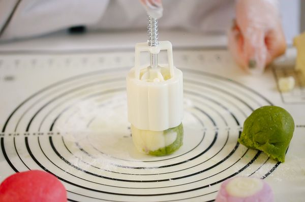 绿豆芝士冰皮月饼