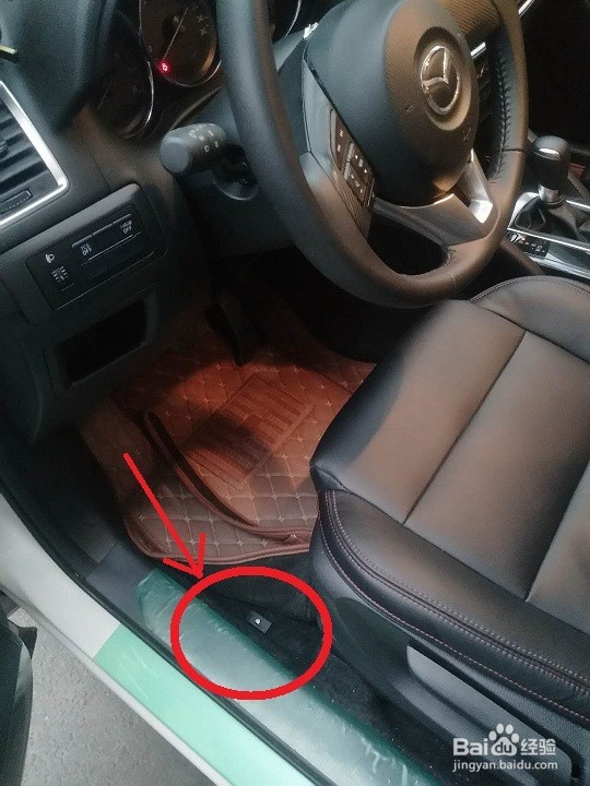 CX-5怎么自己添加玻璃水，如何打开油箱盖