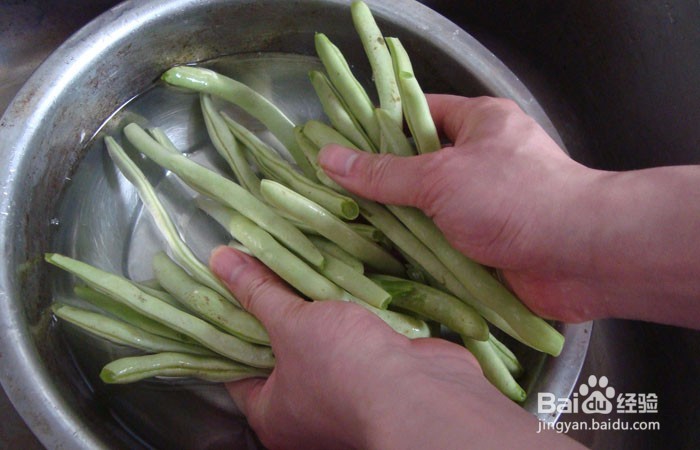 如何教孩子学会清洗和切四季豆