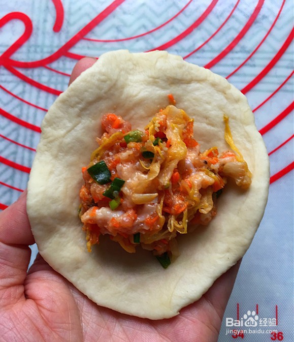 如何做出好吃的酸菜猪肉馅饼