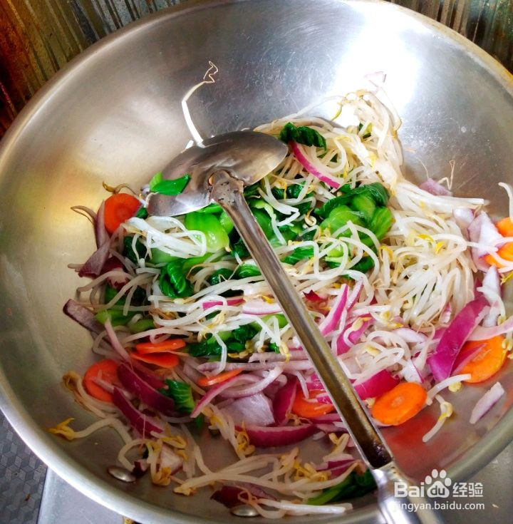 五彩蛋炒面的做法