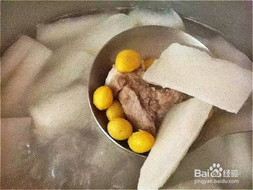 怎样做出家常菜系列之银杏果萝卜排骨汤