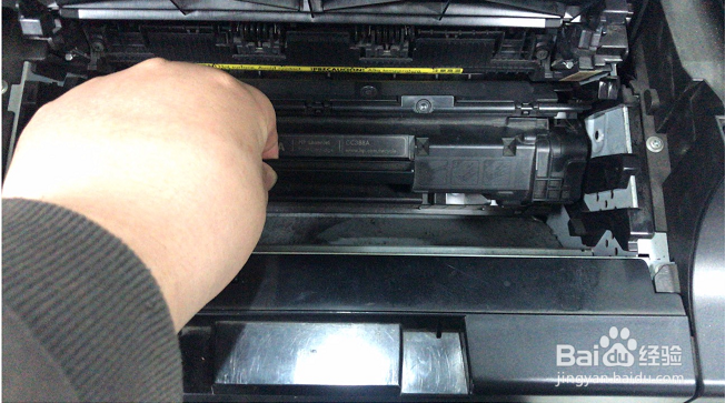 HP LaserJet M1136系列 如何清除卡纸
