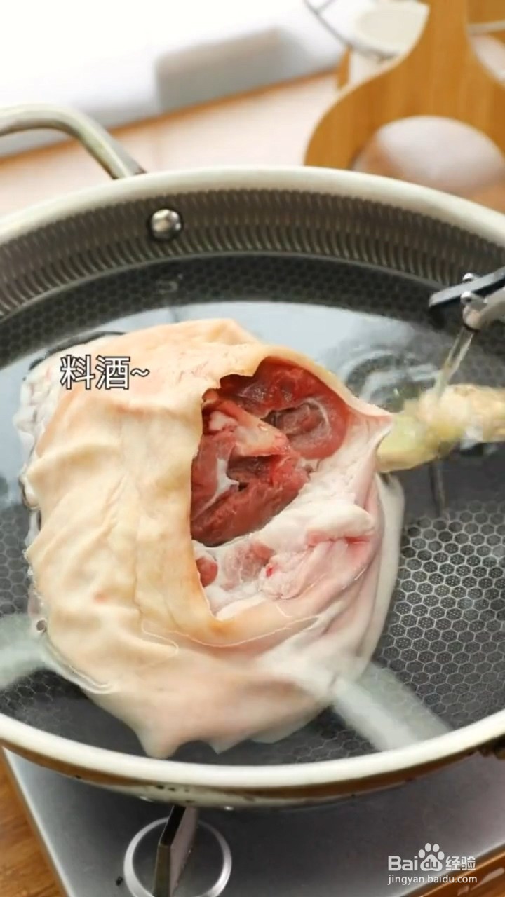 如何制作啤酒炖肘子