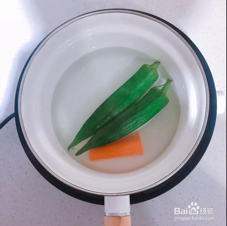 如何制作美味的秋葵蛋饼？