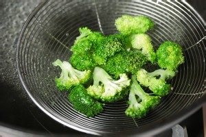 教你怎么做鸡腿时蔬荞麦面