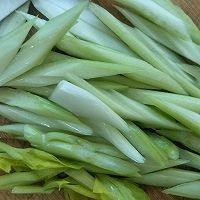 怎么做美味的虾仁炒香芹