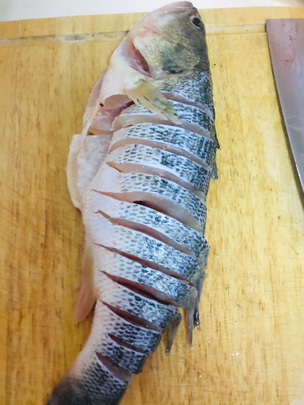 孔雀开屏清蒸鲈鱼