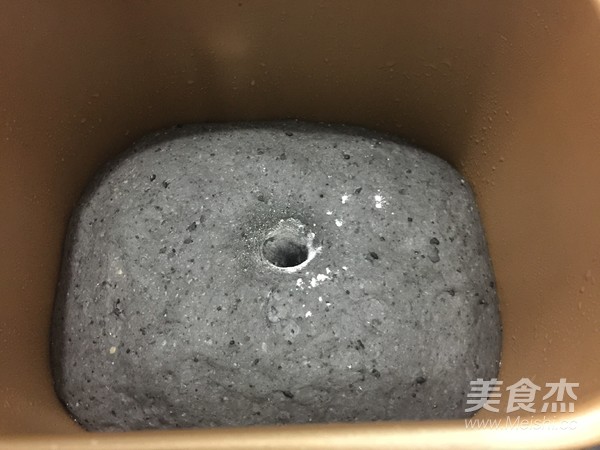 黑芝麻坚果养生欧包