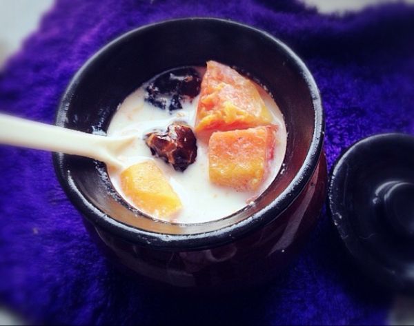 木瓜红枣炖鲜奶