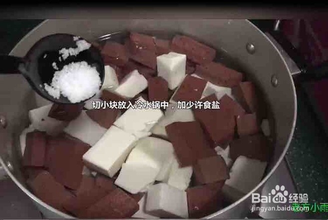 鸭血炖豆腐的做法
