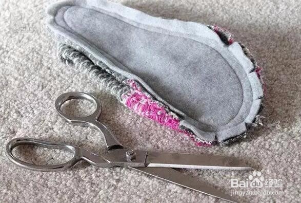 几个步骤就能让旧毛衣变为家居鞋