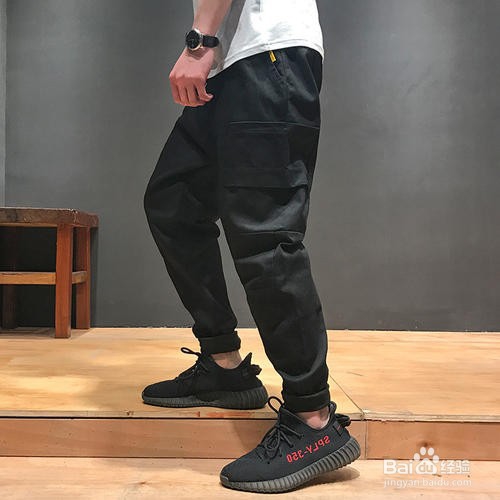 男士白色T恤如何穿搭