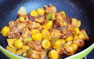 家常菜板栗烧鸡翅怎么制作才好吃