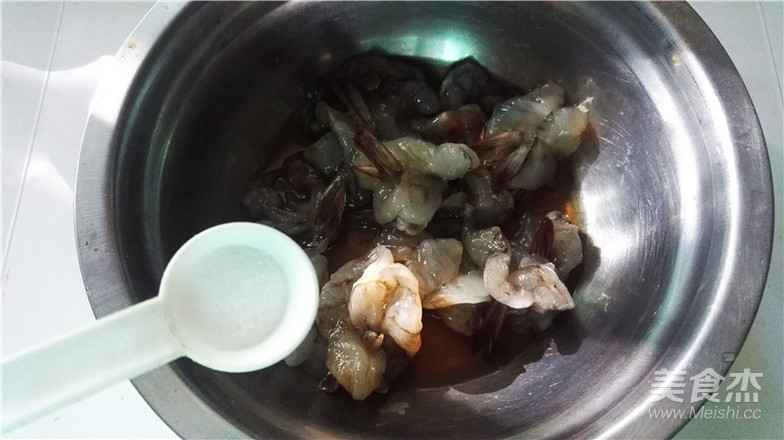 黑椒汁爆青瓜虾球