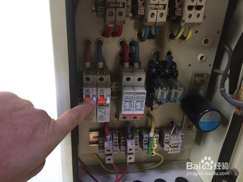 详解日常生活中常见的万用表的使用方法