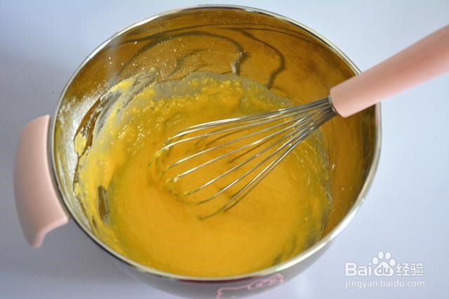 松软蓬松可妮兔纸杯蛋糕